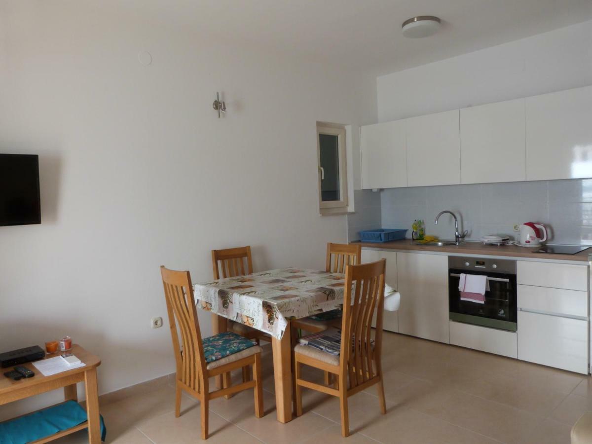 Maria Apartments Starigrad Paklenica Bagian luar foto