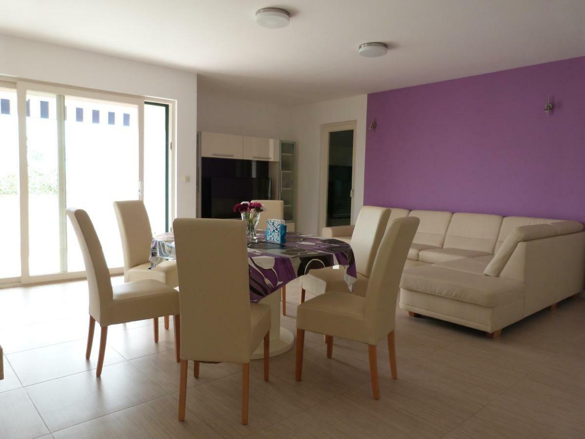 Maria Apartments Starigrad Paklenica Bagian luar foto