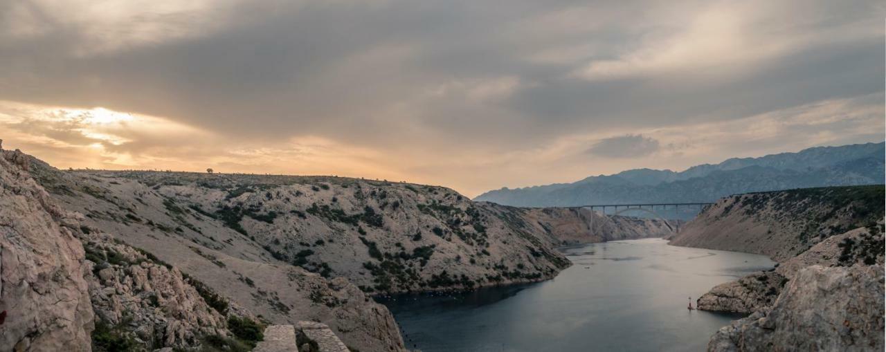 Maria Apartments Starigrad Paklenica Bagian luar foto