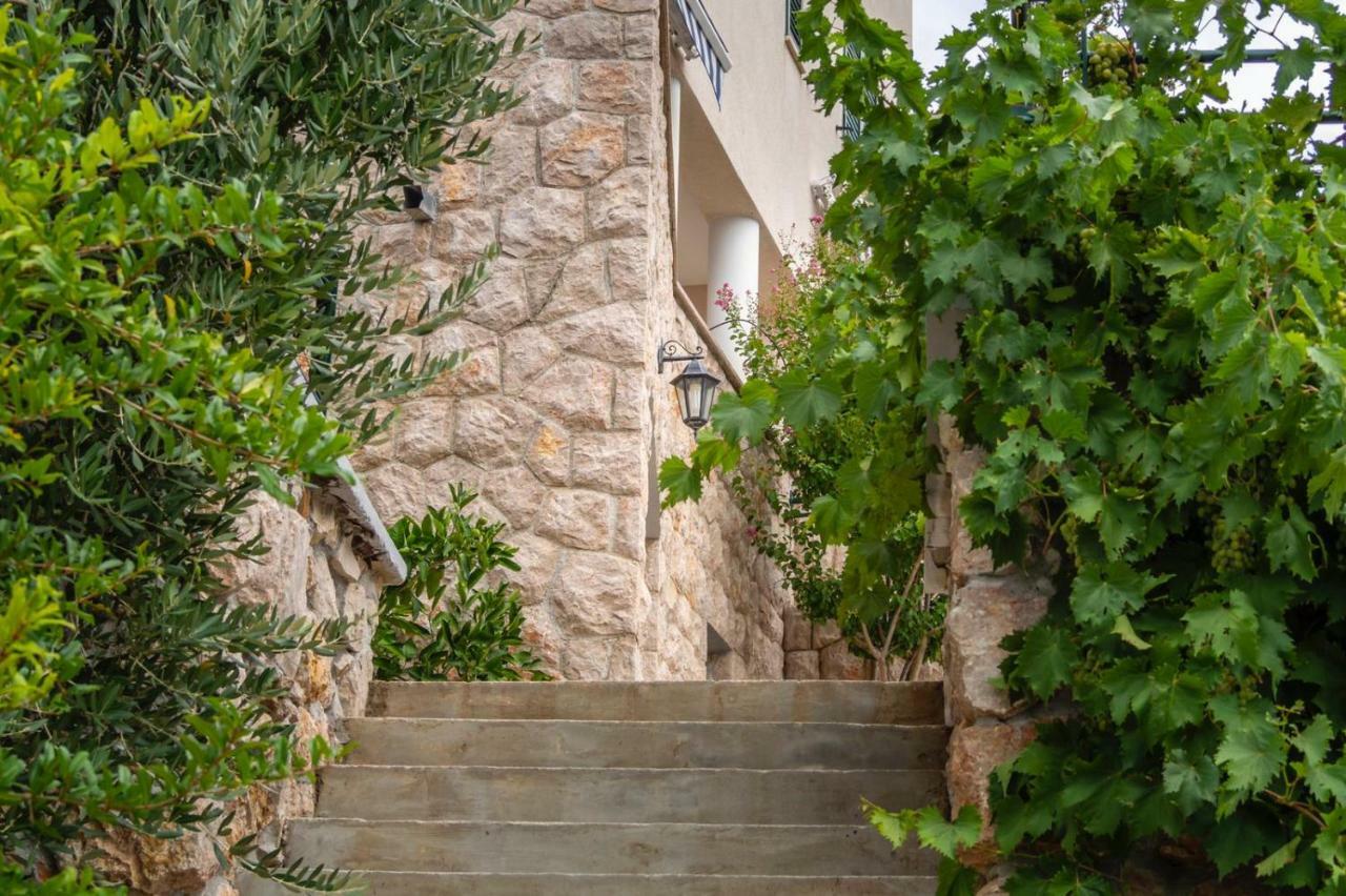 Maria Apartments Starigrad Paklenica Bagian luar foto
